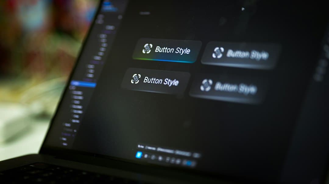 Comparaison de plusieurs interfaces d'applications IPTV sur un écran